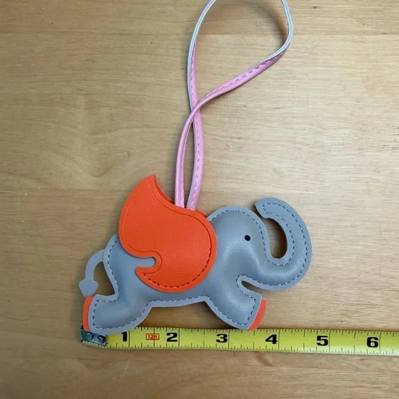 (NWOT) Faux Leather Colorblock Flying Elephant Bag Charm - Picture 3 of 3